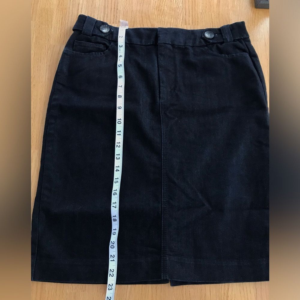 Banana Republic Factory Dark Denim Pencil Skirt button detail at waist size 10